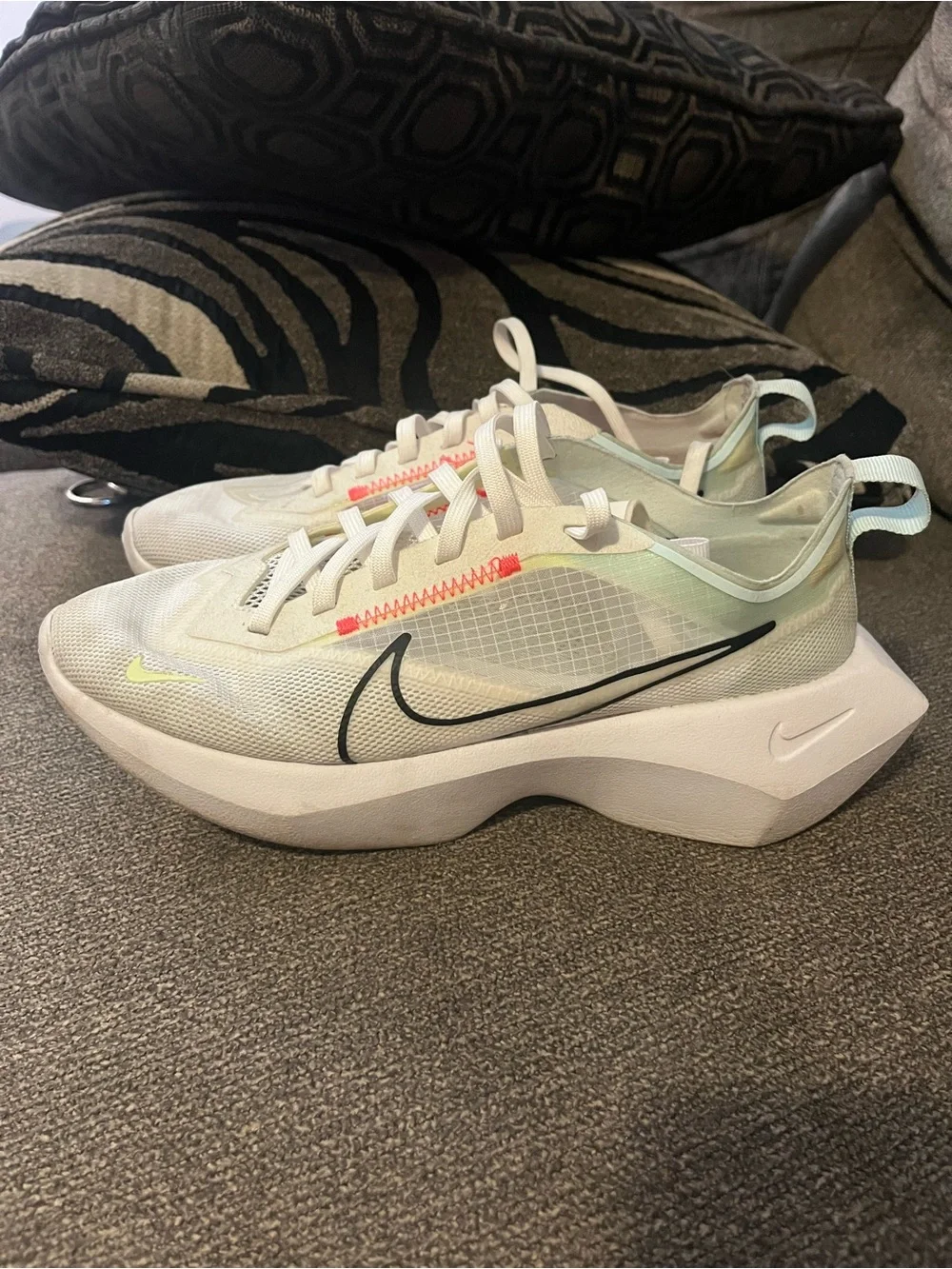 Nike Women's White and Light Green Lace-Up Running Sneakers